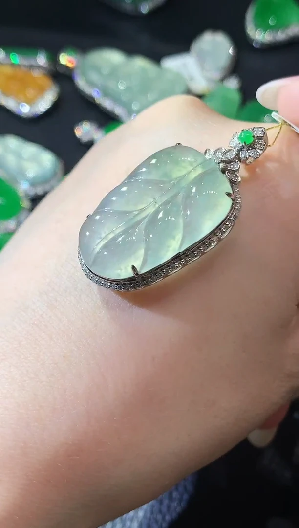翡翠18K金镶嵌吊坠(不含链)D107
