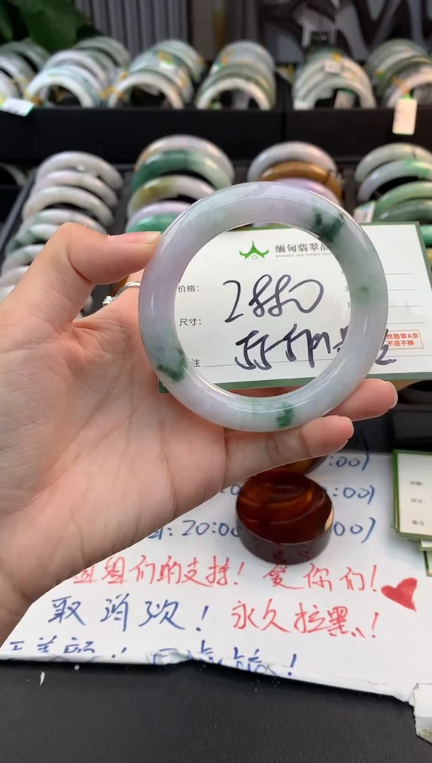 未镶嵌定制翡翠毛货需精细抛光+多人