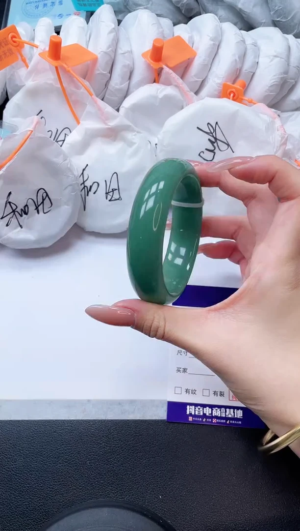 未镶嵌手镯石英质玉4V15-60