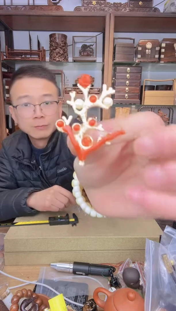 【闪购商品】乌木类书架714红胸针