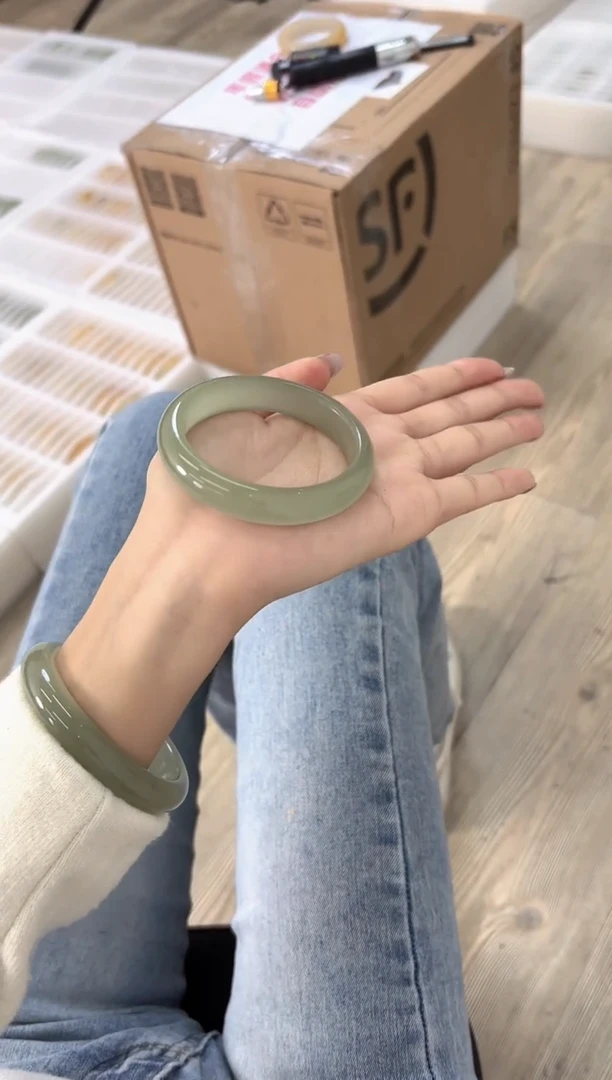 未镶嵌手镯石英质玉51-53D