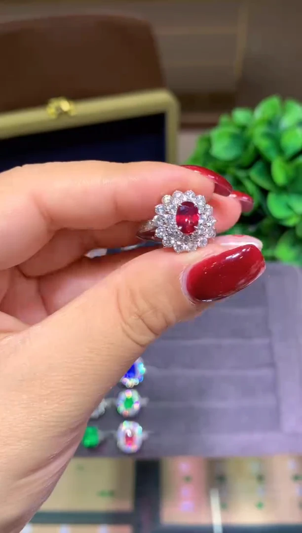 18K金镶嵌戒指红宝石1.02ct