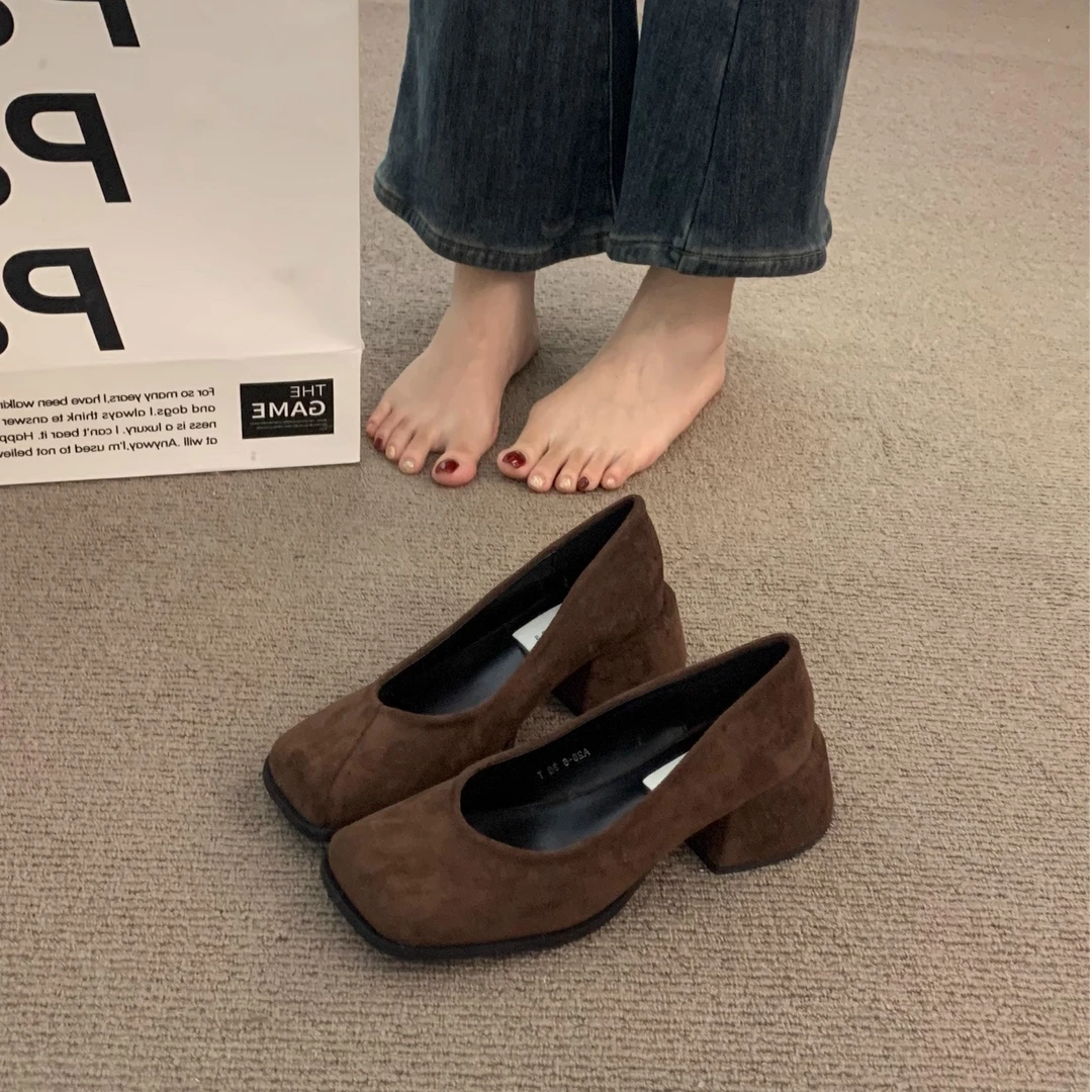 法式高级中跟棕色绒面单鞋女鞋子2025春秋复古晚晚通勤粗跟奶奶鞋