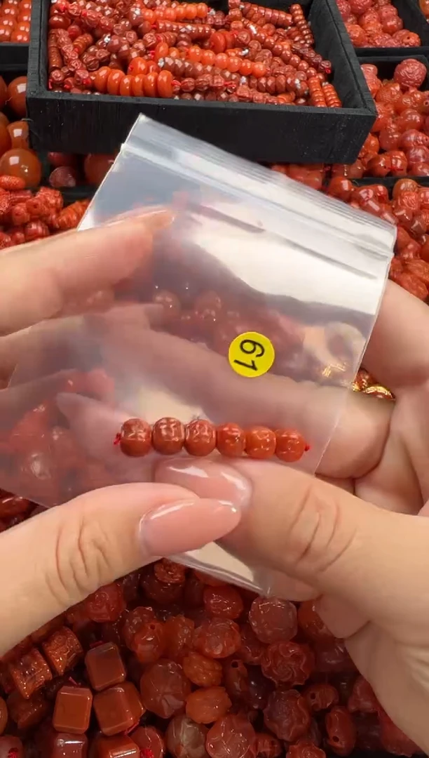 南红玛瑙未镶嵌颈饰1