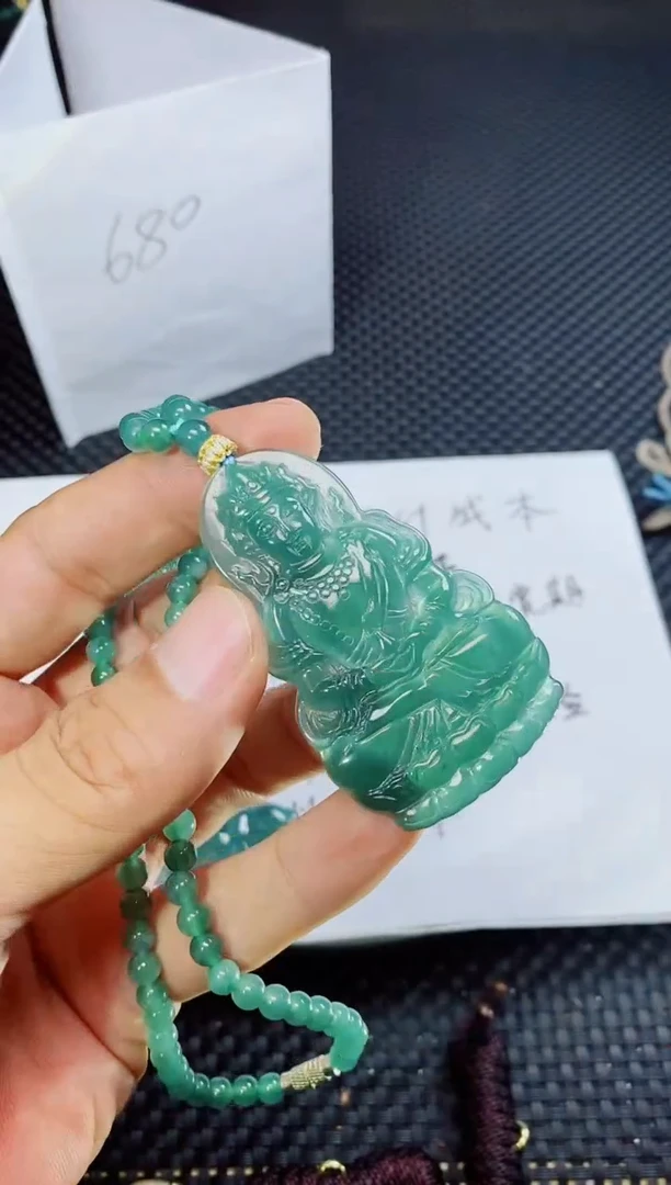 翡翠未镶嵌颈饰