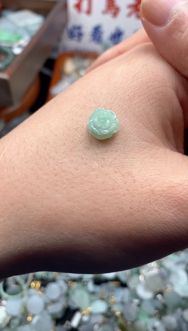 【闪购商品】翡翠颈饰未镶嵌哥哥