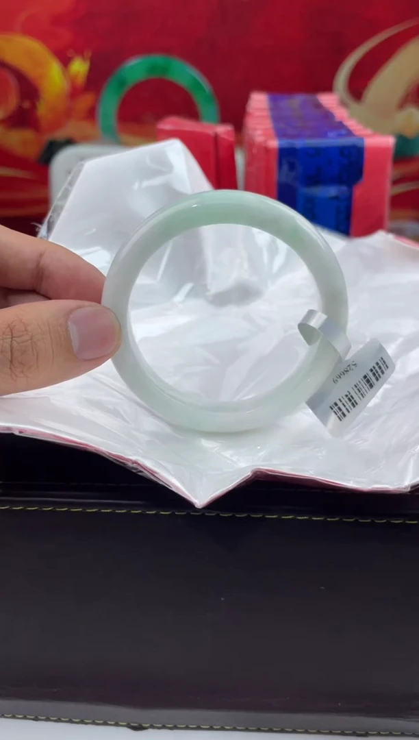 【闪购商品】翡翠手镯未镶嵌13翡翠手镯（微瑕）