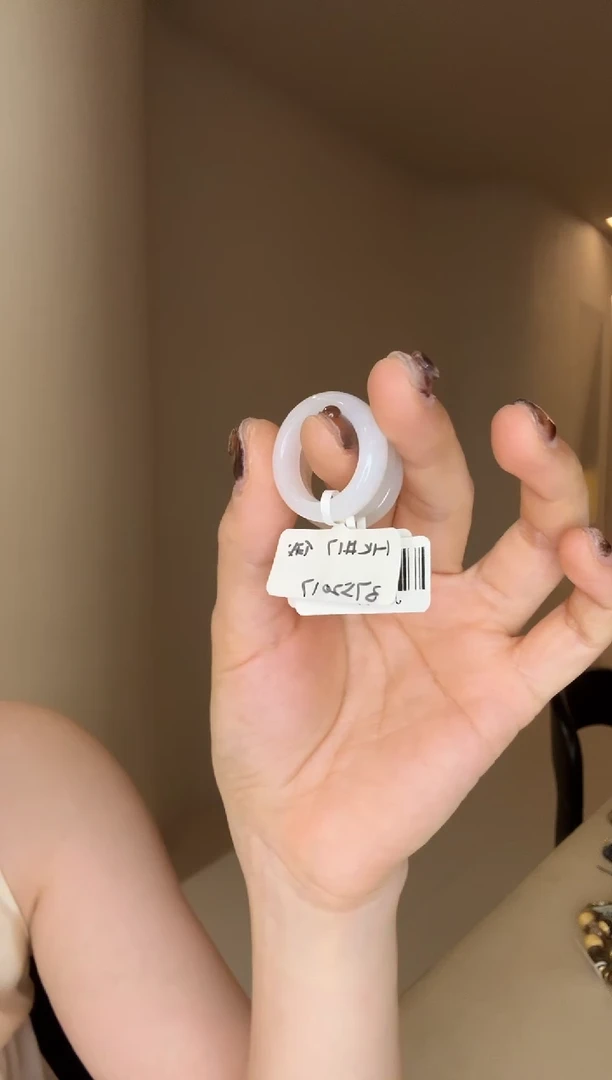 未镶嵌戒指和田玉17码俄白细条多样性发其一