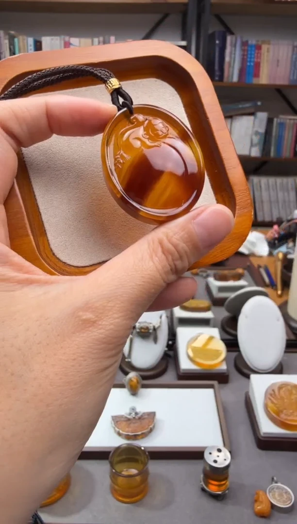 未镶嵌颈饰琥珀灵猴吊坠