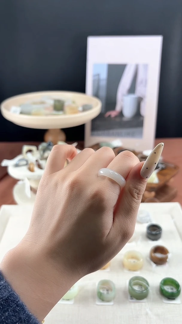 未镶嵌戒指和田玉（糖玉）15圈 冰白