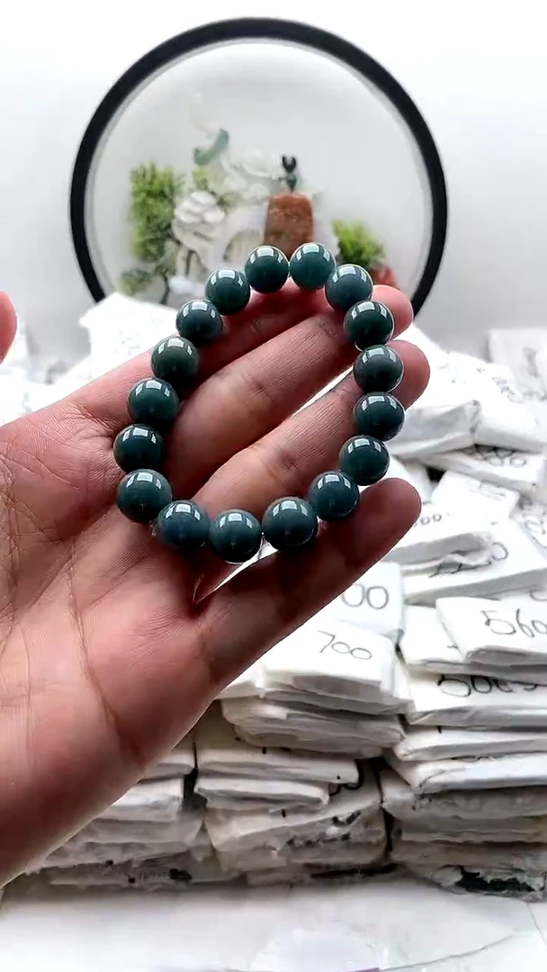 颈饰未镶嵌翡翠手串