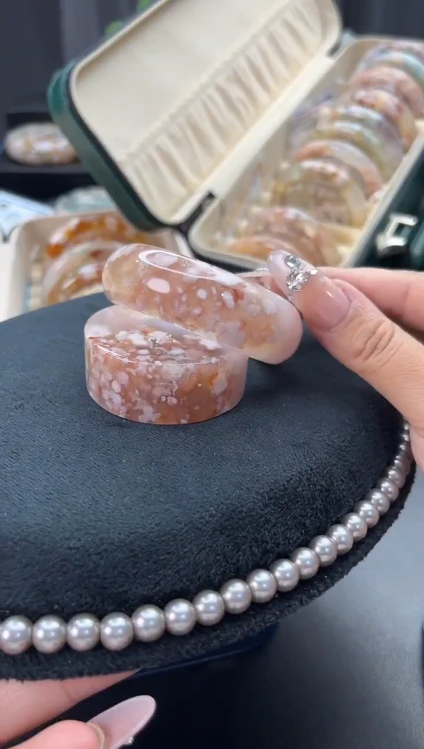 未镶嵌手镯石英质玉（51-52圈口）赠送镯心