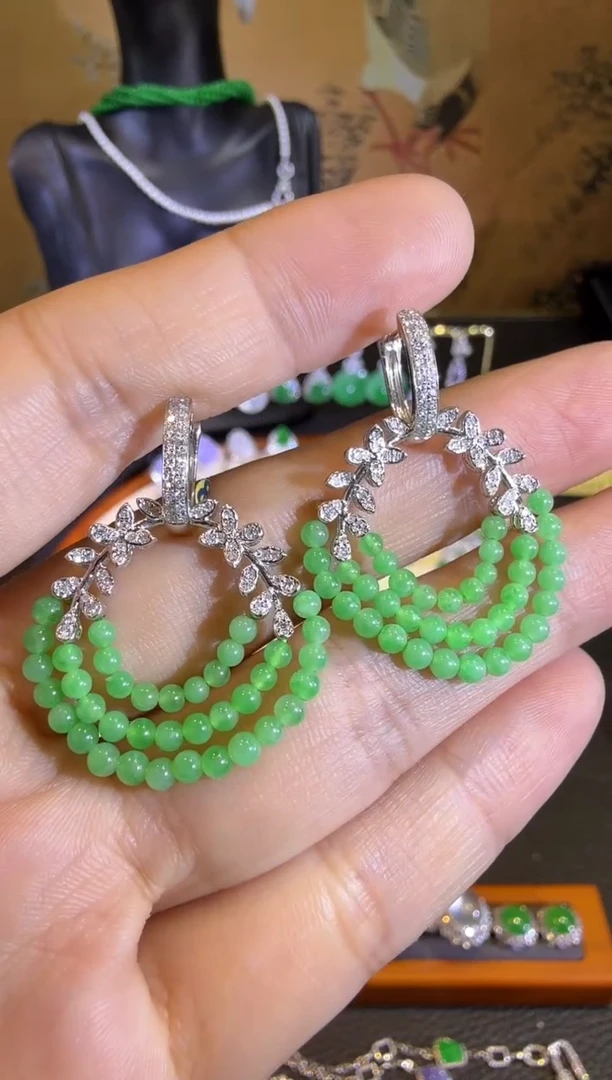 【闪购商品】翡翠耳饰18K金镶嵌满绿珠珠耳坠