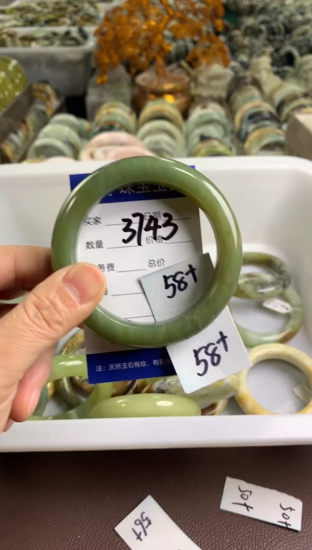 【闪购商品】蛇纹石玉手镯未镶嵌3743