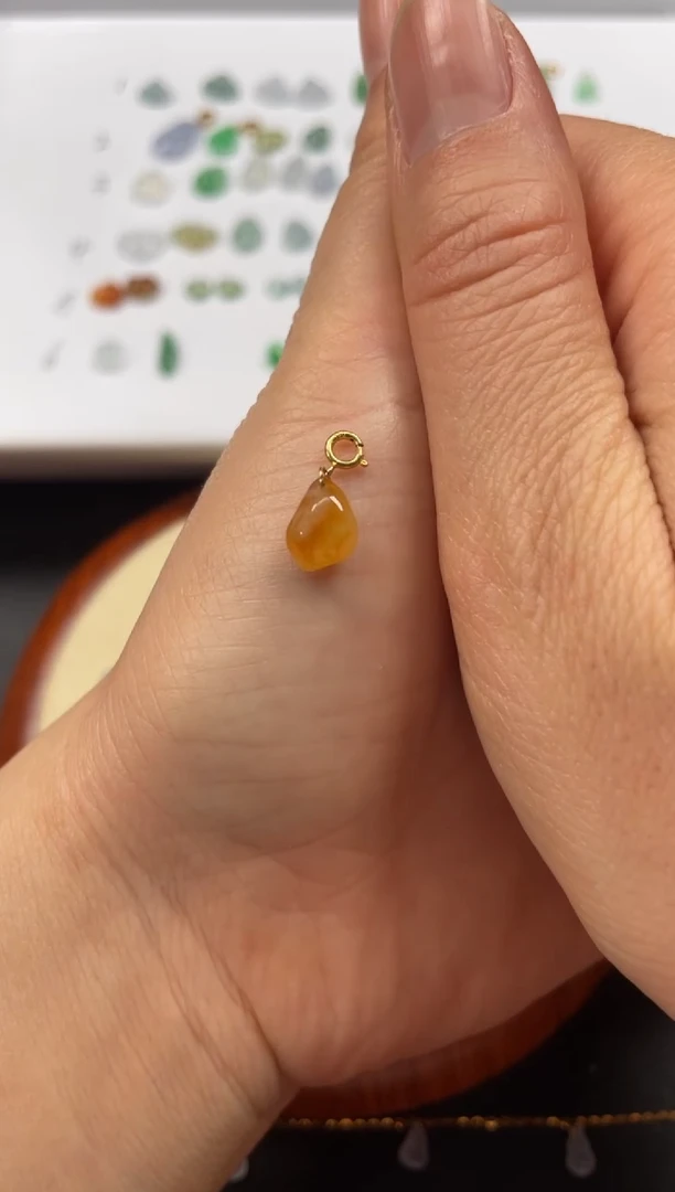 吊坠(不含链)18K金镶嵌翡翠一个JK203