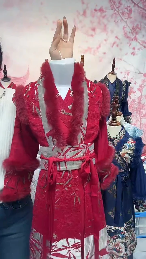 一**亿红叶加绒男童汉服