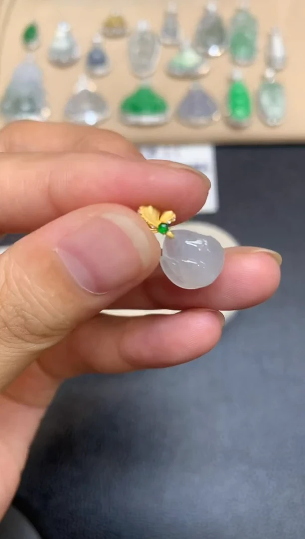 颈饰18K金镶嵌翡翠莲花【48小时鉴赏期】