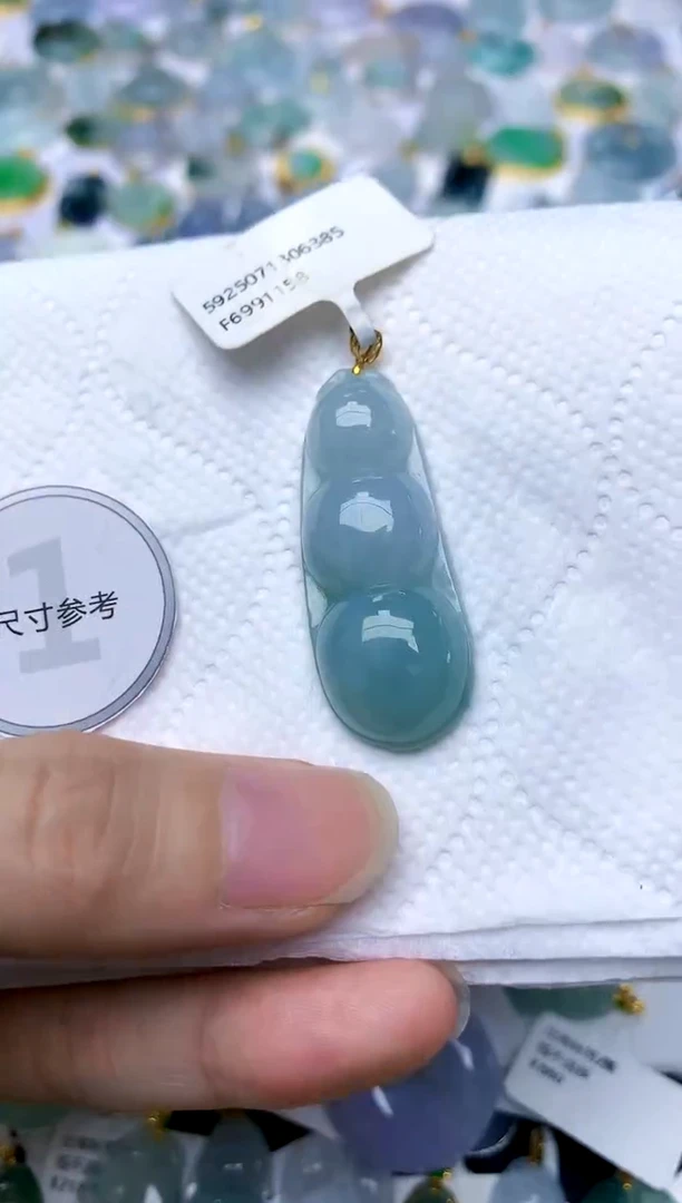 颈饰18K金镶嵌翡翠天然A货翡翠