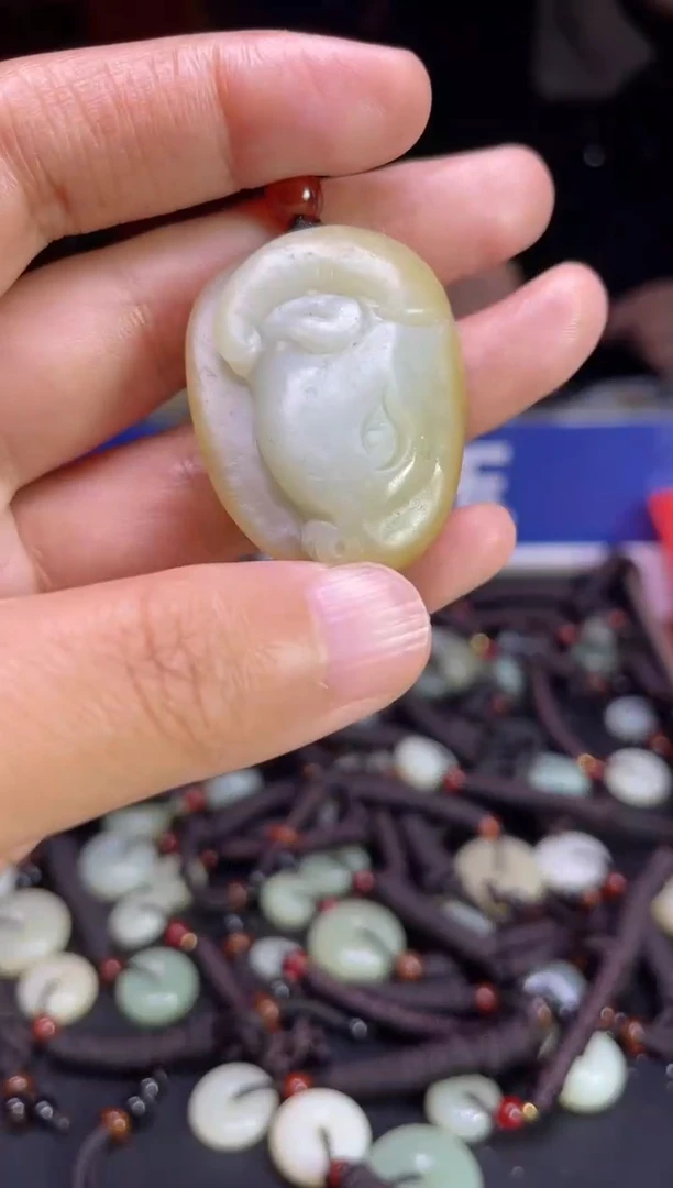 未镶嵌和田玉挂件1