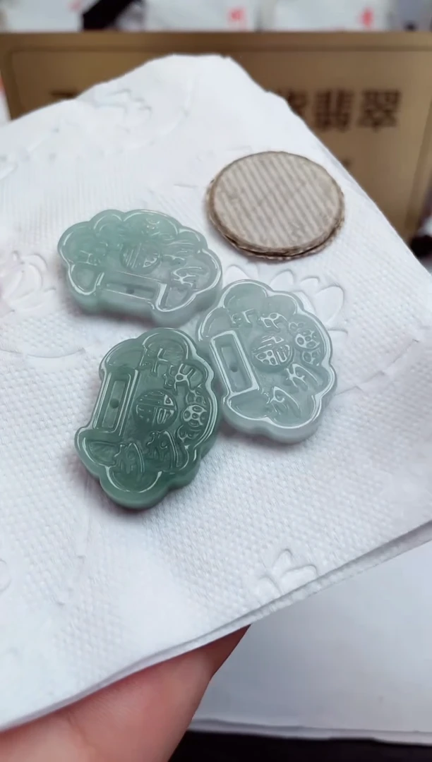 翡翠未镶嵌颈饰天然缅甸翡翠A货 多样性发一