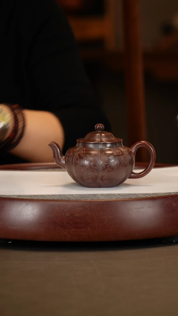 【闪购商品】紫砂茶壶【齐燕君】古乌泥筋纹莲子  200CC