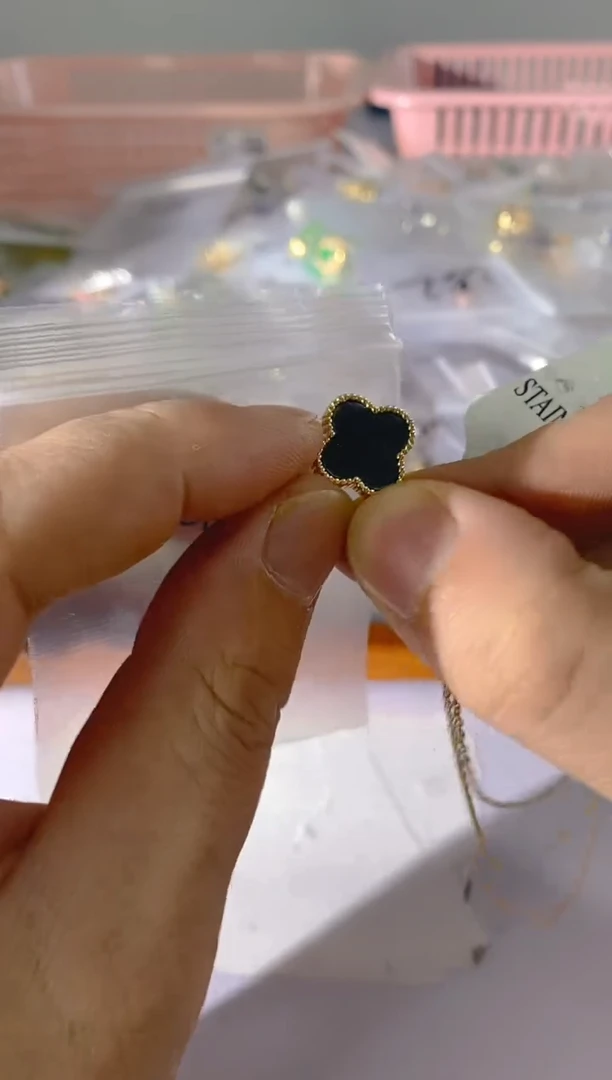 【闪购商品】水晶颈饰银S925镶嵌908红宝，蓝宝，多样性发一件赠链