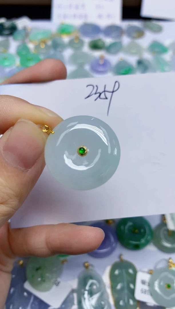 翡翠18K金镶嵌颈饰天然缅甸翡翠A货