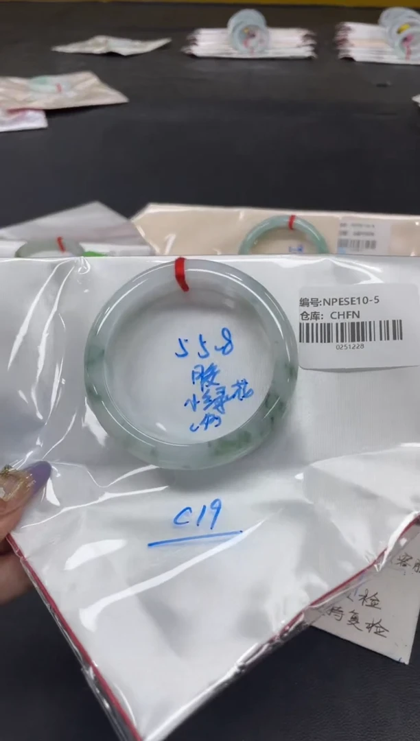未镶嵌手镯翡翠翡翠手镯