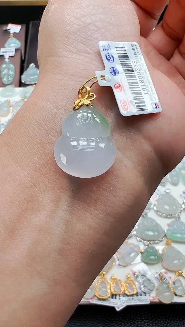 翡翠18K金镶嵌颈饰葫芦吊坠275