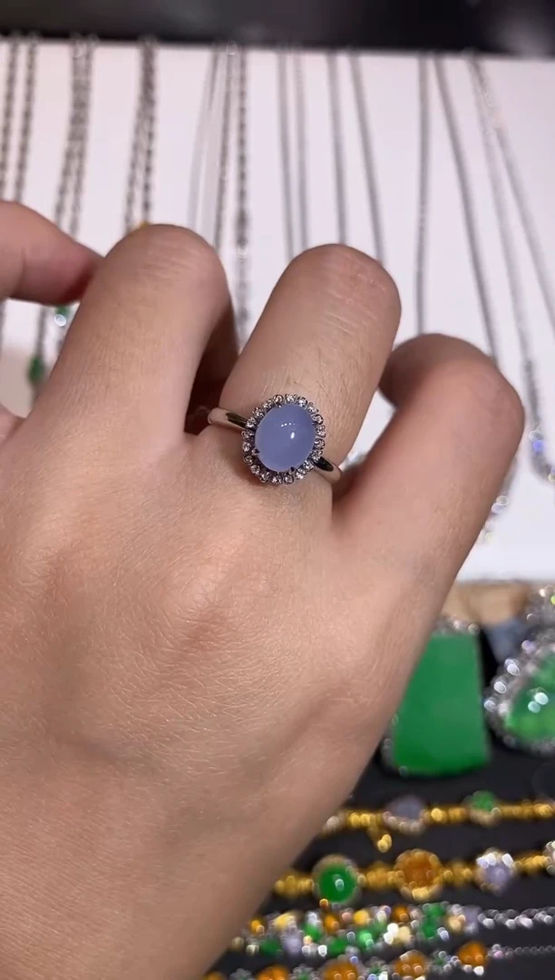 颈饰18K金镶嵌翡翠戒指