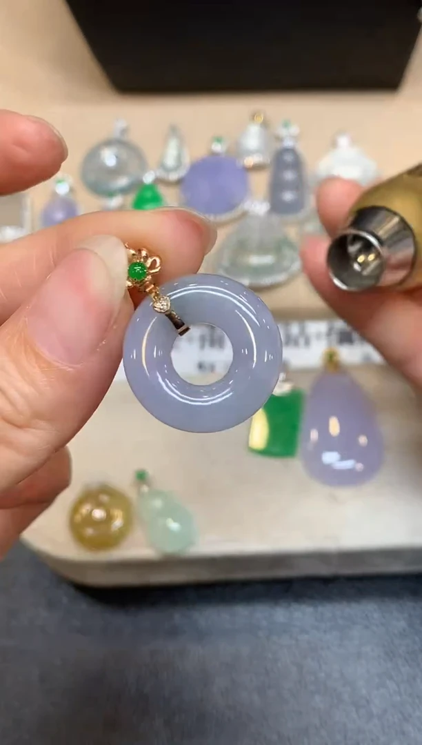 颈饰18K金镶嵌翡翠甜甜圈【无服务费