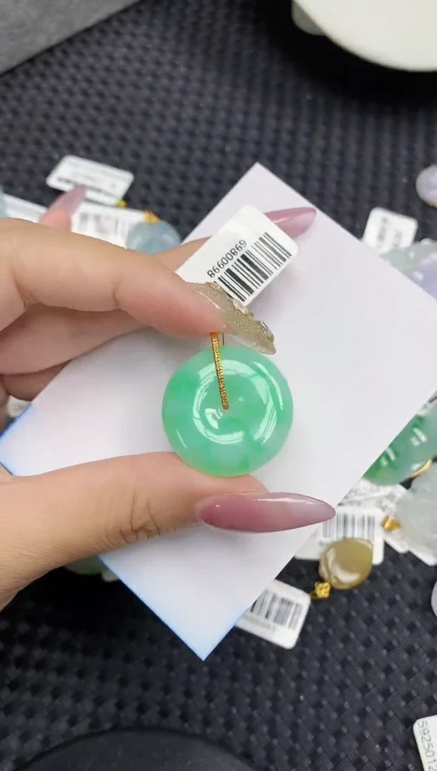 翡翠18K金镶嵌颈饰1111111111