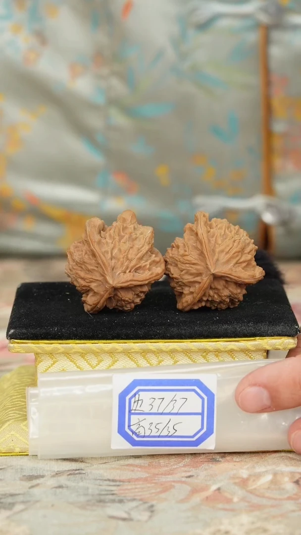 【闪购商品】文玩核桃把件盘山三棱