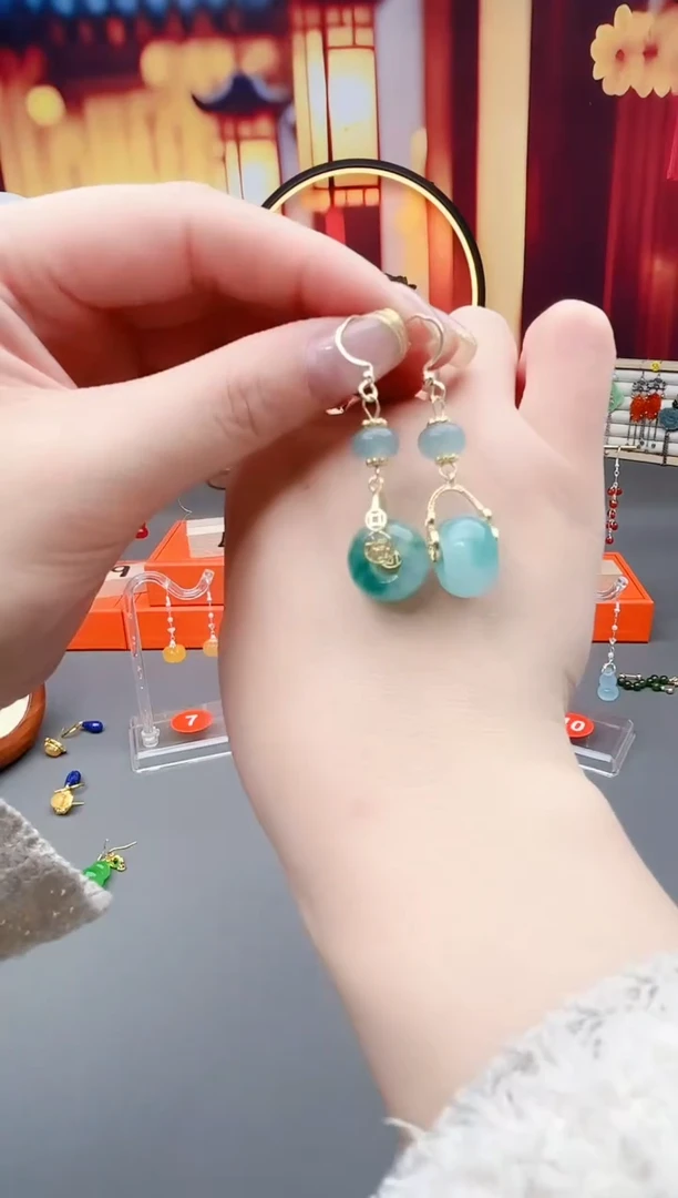 未镶嵌石英质玉（天山翠）耳钉307