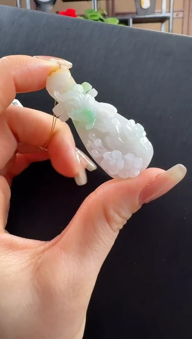 颈饰未镶嵌翡翠琵琶