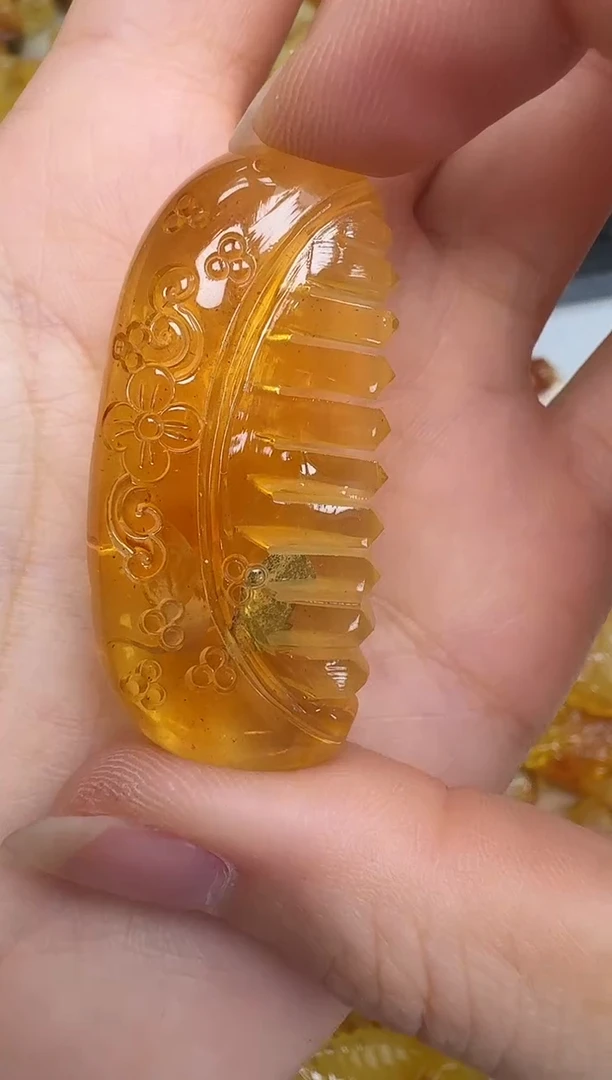 未镶嵌琥珀裸石如图微瑕