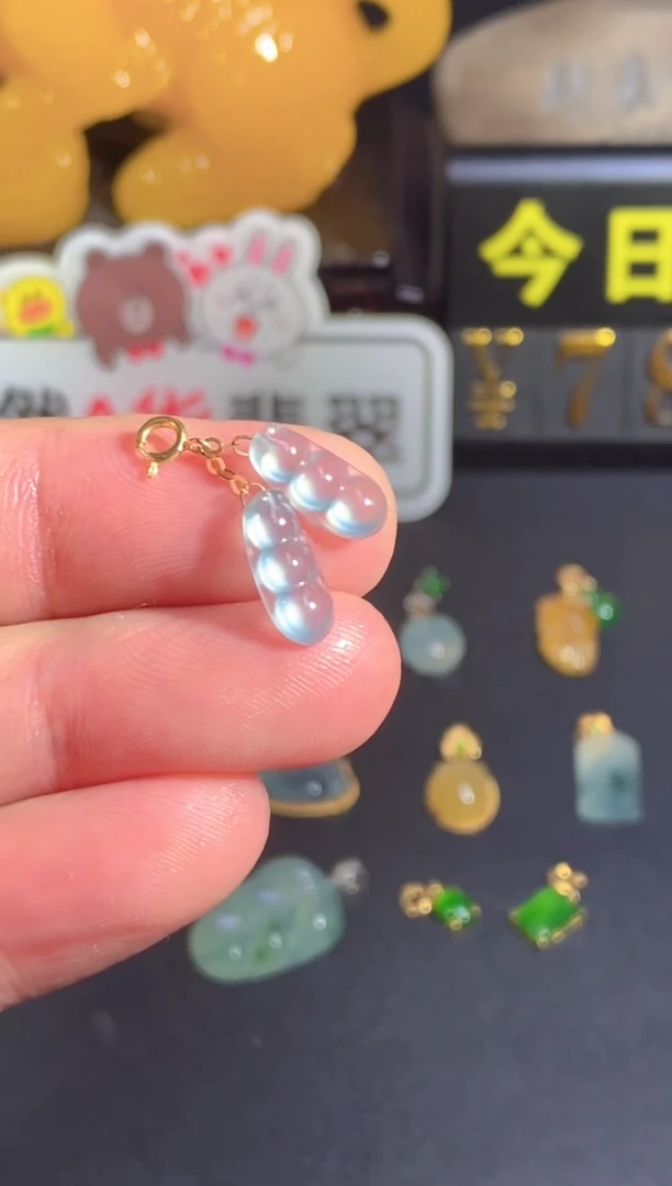 颈饰18K金镶嵌翡翠