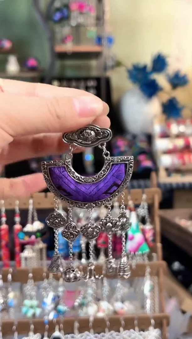 彩云南阁非遗老绣苗银饰品164