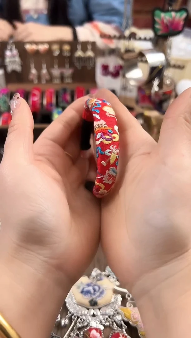 【闪购商品】织绣民族风老绣饰品050