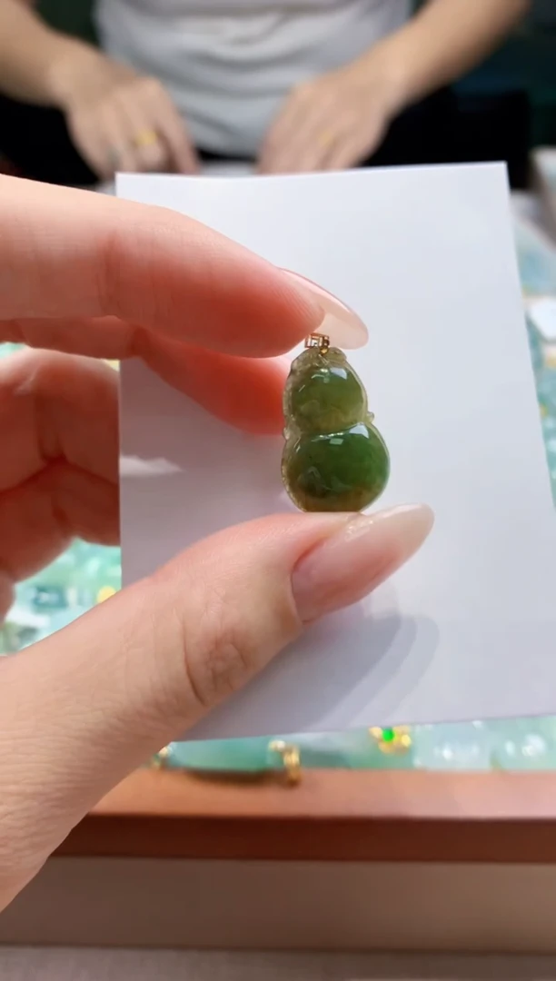 翡翠未镶嵌颈饰天然A货翡翠挂件