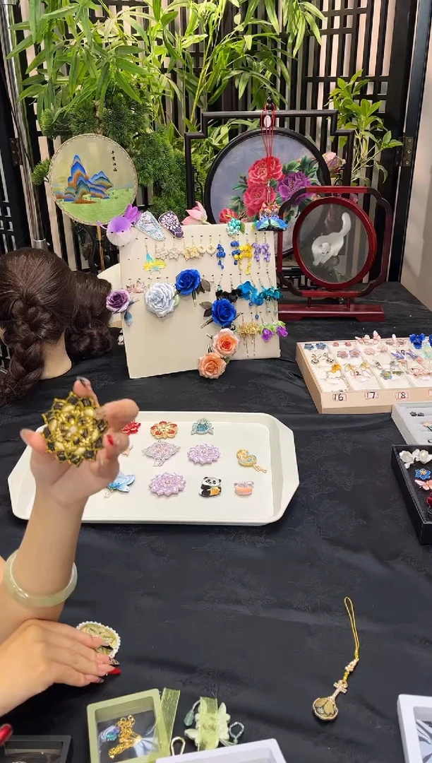 织绣J****y非遗苏绣手工饰品