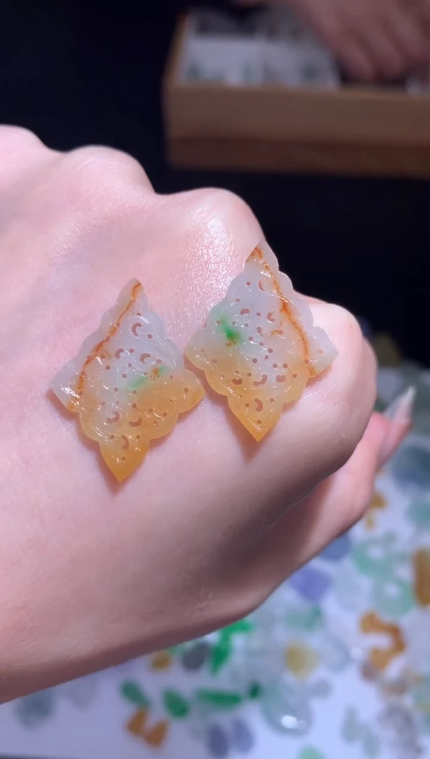 未镶嵌定制翡翠一对仿古耳坠