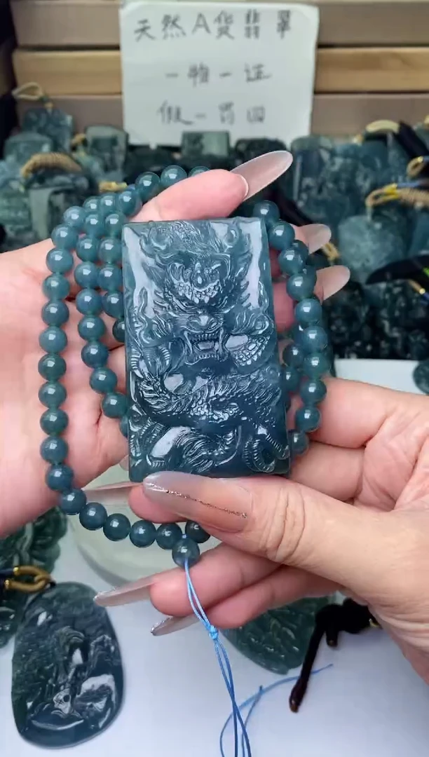颈饰未镶嵌翡翠