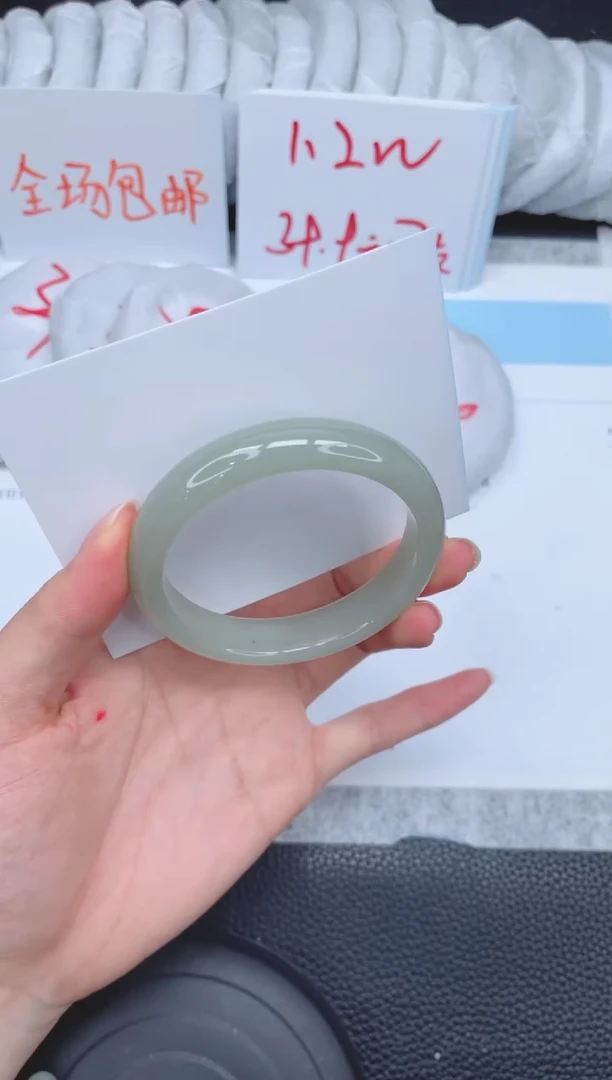 未镶嵌手镯石英质玉137-53.6