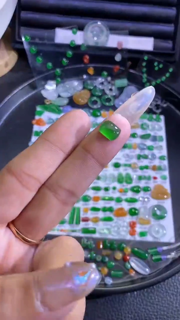 未镶嵌挂件翡翠马鞍