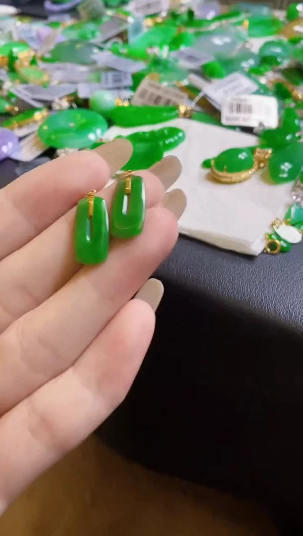 【闪购商品】翡翠颈饰18K金镶嵌耳饰