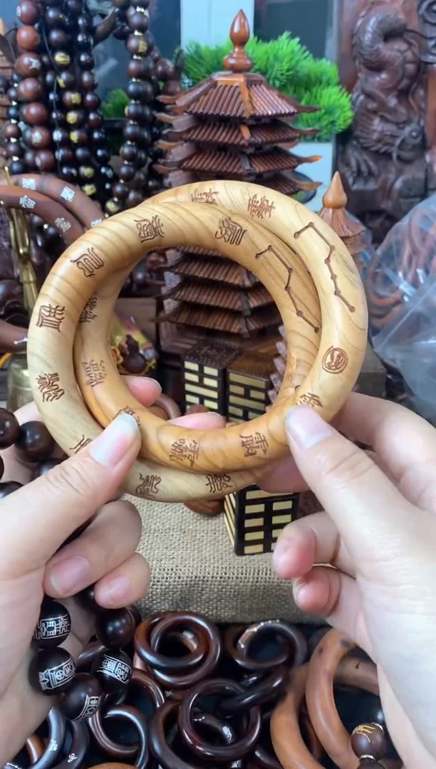 【闪购商品】木桃木刻字80乾坤圈随机发货