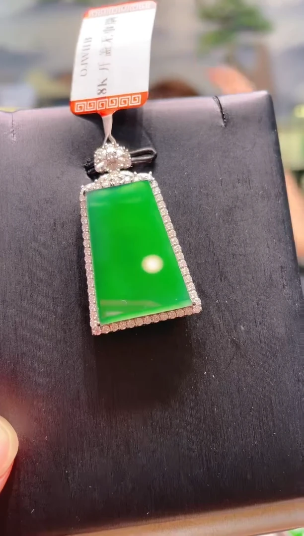 翡翠18K金镶嵌颈饰A66吊坠