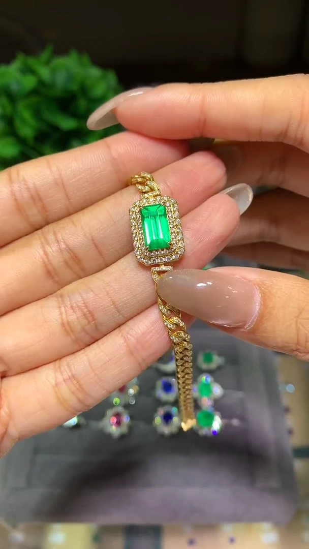 18K金镶嵌手链祖母绿2.01CT