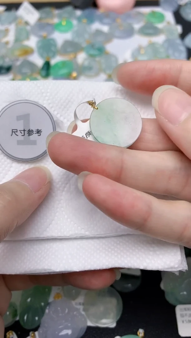 翡翠18K金镶嵌颈饰天然A货翡翠